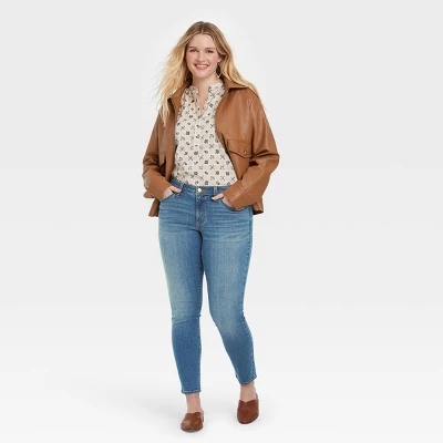 Women's Mid-Rise Curvy Fit Skinny Jeans - Universal Thread™ Medium Wash 7 Women's Mid-Rise Curvy Fit Skinny Jeans - Universal Thread™ Medium Wash - Image 5