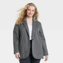 Women's Relaxed Fit Blazer - Universal Thread™ -Universal Thread GUEST a36499e3 e994 4900 8d4b 245d0e4650c8