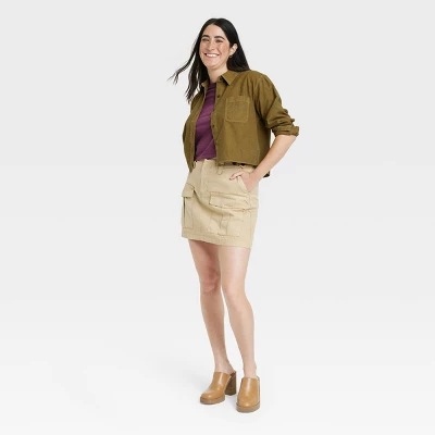 Women's Long Sleeve Button-Down Cropped Shirt - Universal Thread™ 4 Women's Long Sleeve Button-Down Cropped Shirt - Universal Thread™ - Image 2